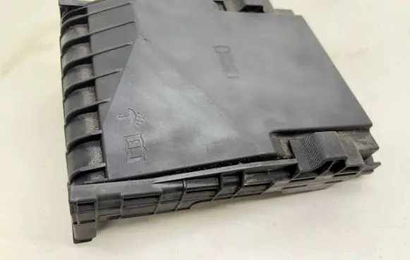 Volkswagen Jetta V Fuse box cover 1K0937132F
