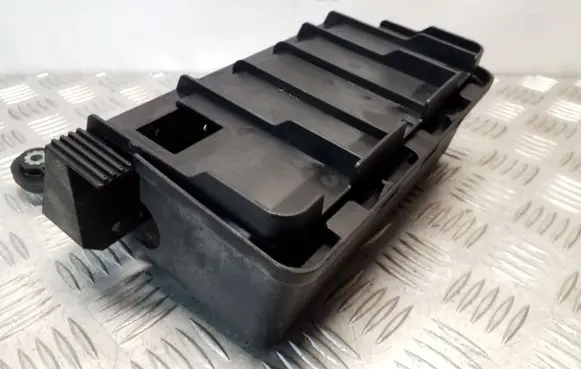 Volvo V40 Fuse box cover 306591772