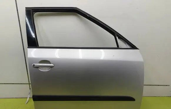 Skoda Fabia Mk2 (5J) Front door LF7T