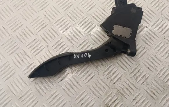 Toyota Avensis T270 Accelerator throttle pedal 7811002020