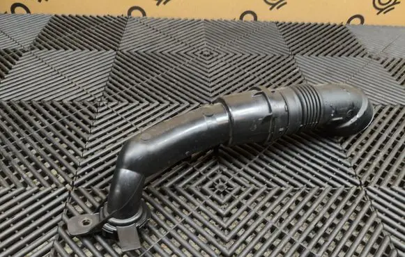 Opel Mokka B Turbo air intake inlet pipe/hose 81067R