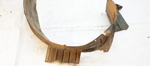 Front wheel arch liner splash guards
