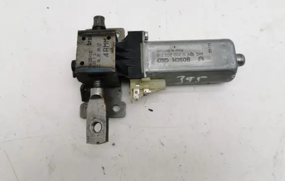 Volvo XC90 Seat adjustment motor 0390203219