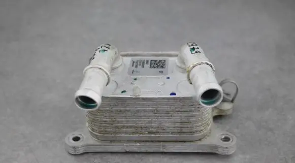 Nissan Pulsar Engine oil radiator 213052032R