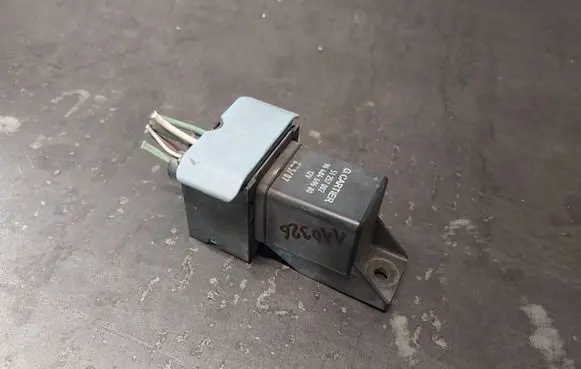 Peugeot 207 Glow plug pre-heat relay 9640469680 51252002