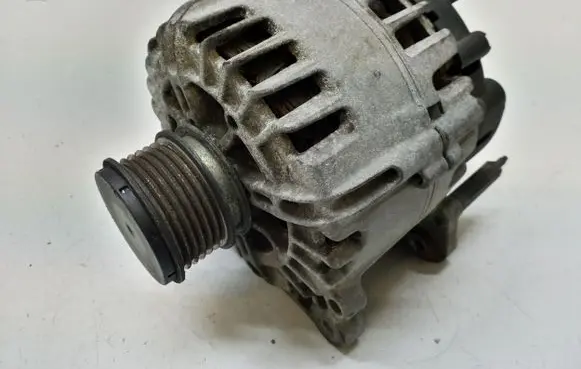 Skoda Octavia Mk2 (1Z) Generator/alternator 03L903024M