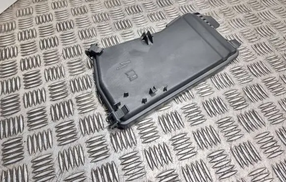 Mercedes-Benz E W212 Fuse box cover A2125400082