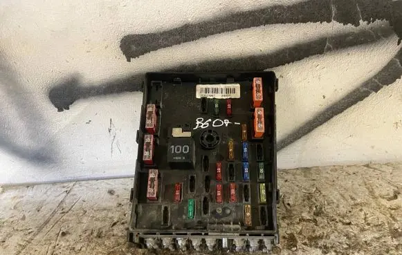 Volkswagen PASSAT B6 Fuse box set 35357106