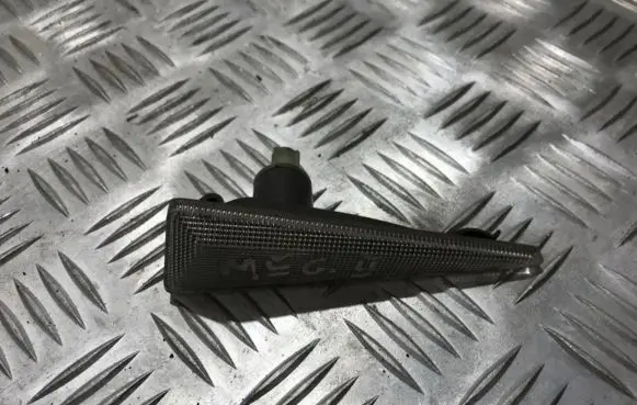Renault Megane II Front fender indicator light 8200027151g