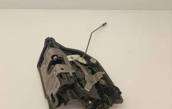 BMW 2 F46 Front door lock 7281931