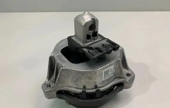 BMW 7 G11 G12 Engine mount vacuum valve 6860464