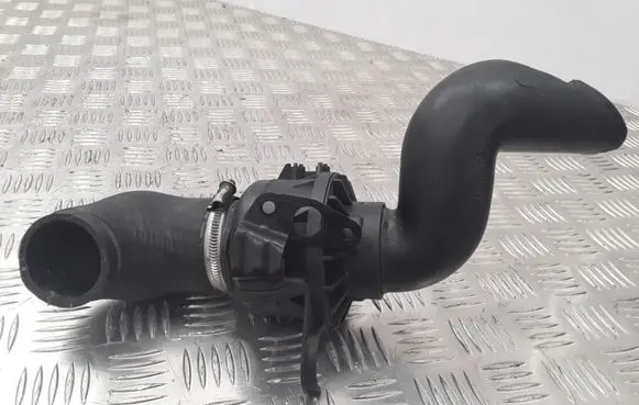 BMW 1 E82 E88 Engine coolant pipe/hose 7575658 1371757565803 70340978