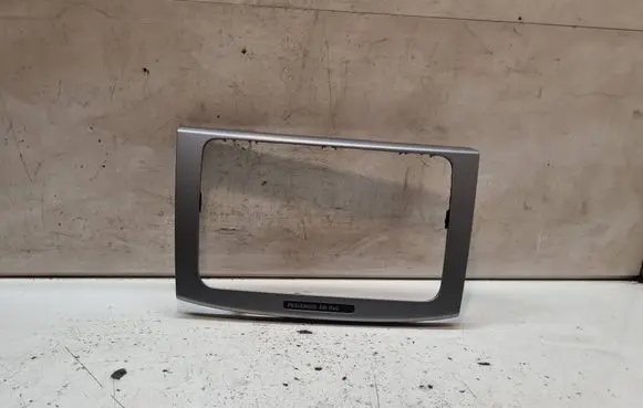 Volkswagen PASSAT B6 Radio/GPS head unit trim 3C0858069M