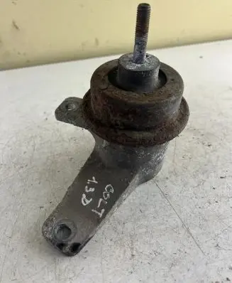 Mitsubishi Colt Engine mount bracket