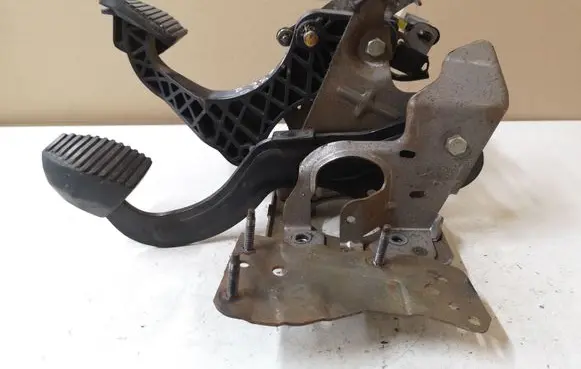 Peugeot 307 Pedal assembly 9650774380