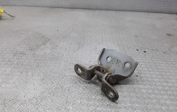 Hyundai Getz Front door lower hinge 