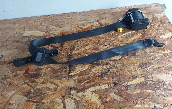 Volkswagen Touran II Front seatbelt 1T1857706C
