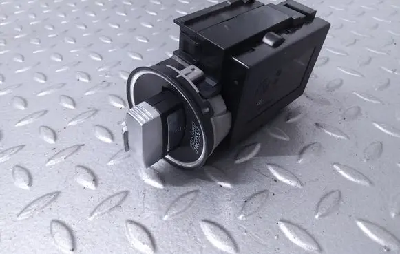 Volkswagen PASSAT CC Ignition lock 3C0905843R