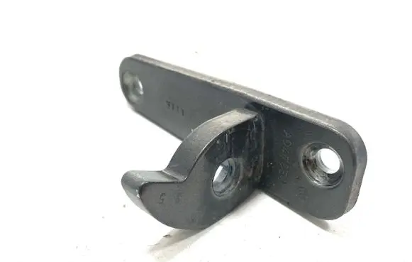 Mercedes-Benz E W212 Front door lower hinge A04705B