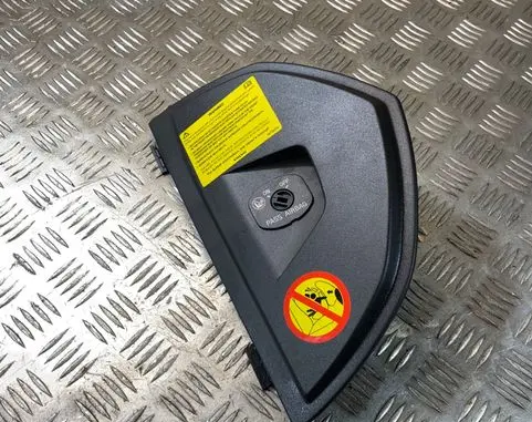 Passenger airbag on/off switch
