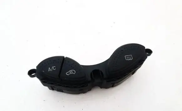 Ford Focus Windscreen/window heater switch 98AG19A945BP