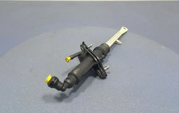 Volvo V70 Clutch master cylinder 30651400
