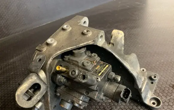 Opel Vectra C Fuel injection high pressure pump LSES6LSS00 9989620 9600106770