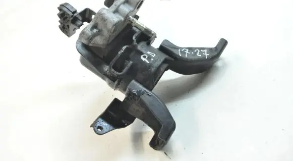 Toyota Prius (XW30) Engine mount bracket