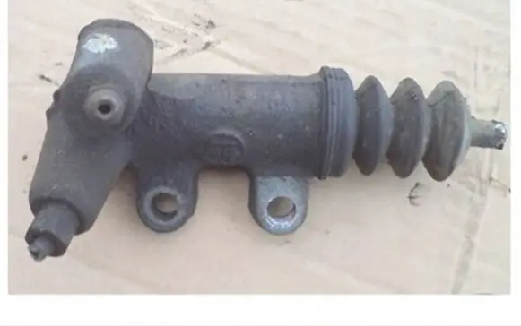 Toyota Carina T190 Clutch slave cylinder 