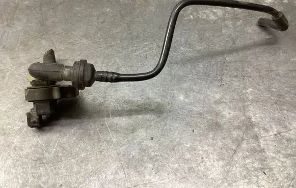 Mercedes-Benz SLK R170 Vacuum valve A1704761526