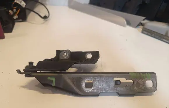 Audi A4 S4 B8 8K Engine bonnet/hood hinges 8K0823301D LZ9Y