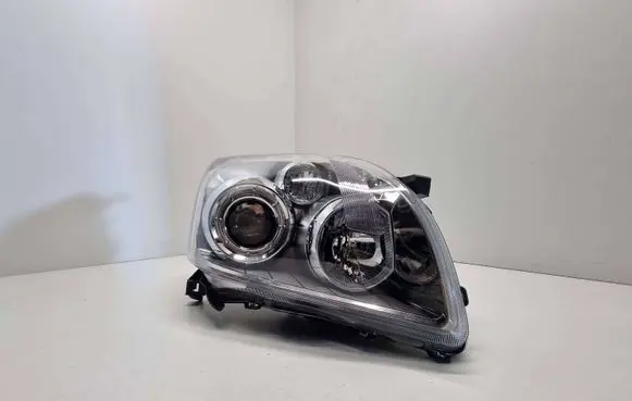 Toyota Avensis T250 Headlight/headlamp 8113005240