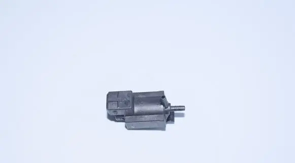 BMW 7 E65 E66 Turbo solenoid valve 7516375
