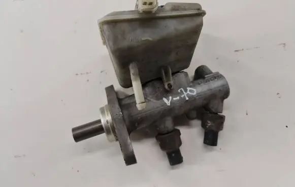 Volvo V70 Master brake cylinder 8646009 8646006
