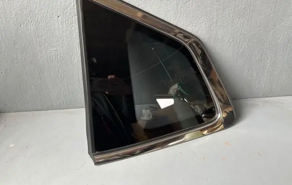 Nissan X-Trail T32 Rear door window glass 43R007953
