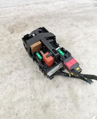 Opel Mokka B Fuse box set 96QH030180