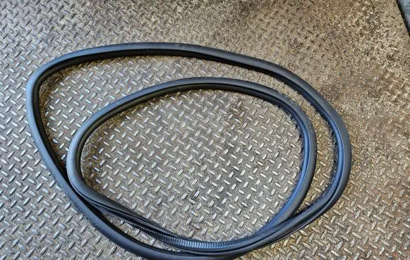 Audi A5 Front door rubber seal 8B3831721