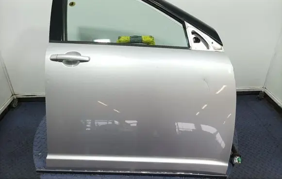 Suzuki Swift I Front door
