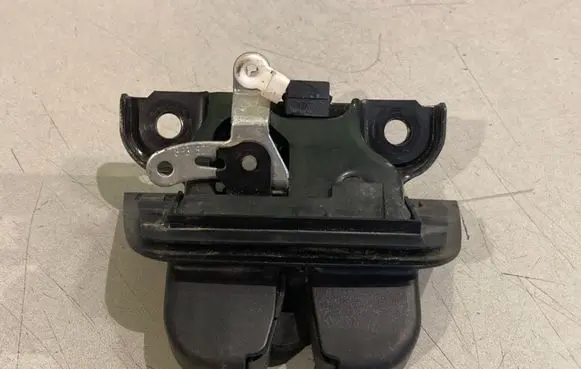 Audi A3 S3 8P Tailgate/trunk/boot lock/catch/latch 8P3827520A