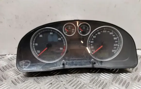 Volkswagen PASSAT B5.5 Speedometer (instrument cluster) VWZ7Z0Y3066295 3B0920825A