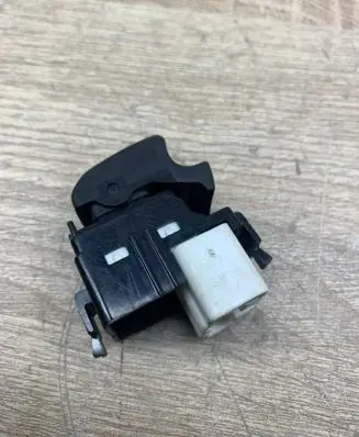Toyota Corolla E120 E130 Electric window control switch 6073E73
