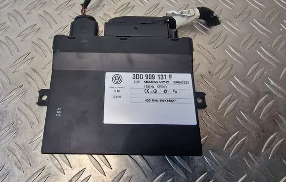 Volkswagen Touareg I Keyless (KESSY) go control unit/module 3D0909131F
