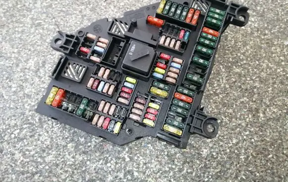 BMW 7 F01 F02 F03 F04 Fuse module 9151322