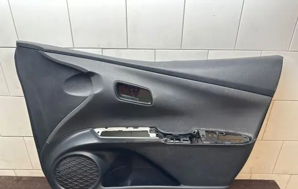 Toyota Prius (XW50) Front door card panel trim 67615X1B03