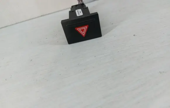 Volkswagen Touareg I Hazard light switch 7L6953235A