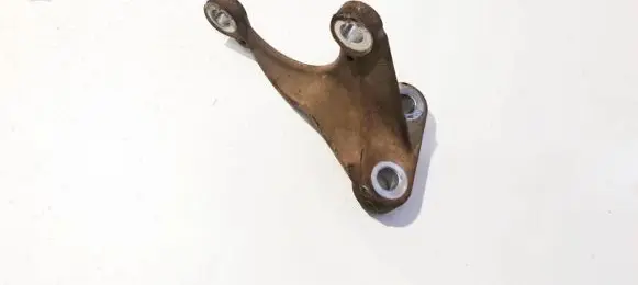 Suzuki SX4 S-Cross Engine mounting bracket