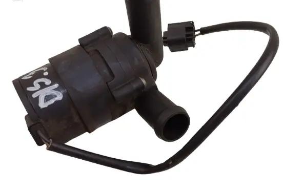 Land Rover Discovery 3 - LR3 Water pump 9002986C