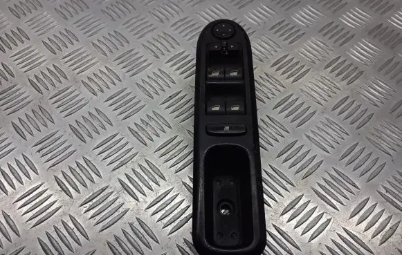 Peugeot 407 Front door window switch trim 96468704XT