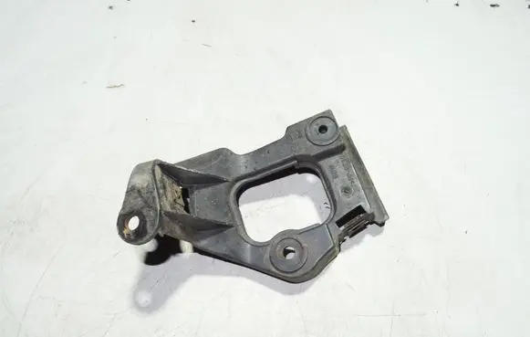 Audi A6 S6 C5 4B Fender mounting bracket 4B0853922B