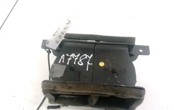 Volkswagen Touareg I Dash center air vent grill 7L0820526A